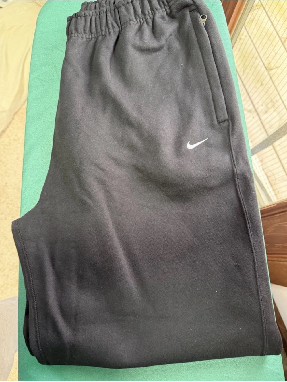 Nike men joggers large NWT HEAVY